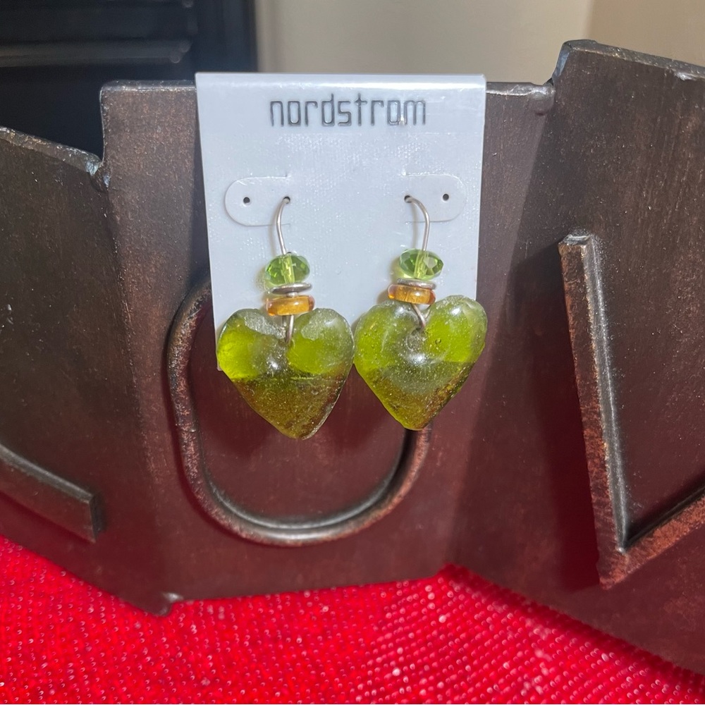 ❗️❗️SALE❗️❗️NWT Nordstrom drop ❤️ cut glass earrings